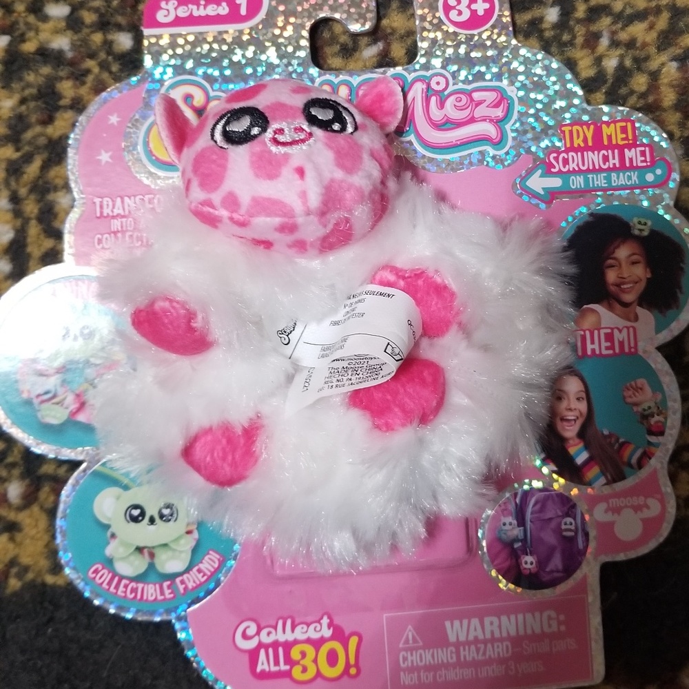 Scrunchmiez Series 1 Careina Giraffe Scrunchie to Collectible Friend Moose Toys